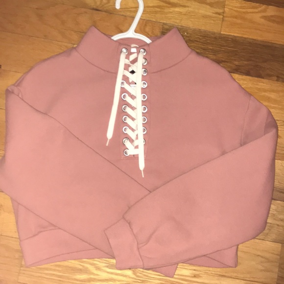 Pink cropped sweater with white strings - Picture 2 of 5